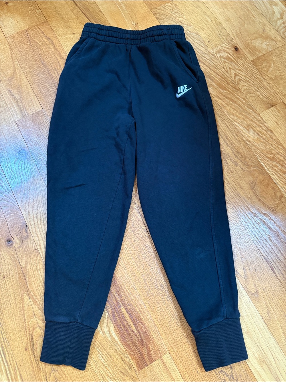 • Nike • - Picture 1 of 4